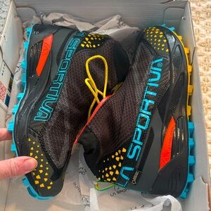NWT- Women’s La Sportiva Speed GTX mountaineering boots sz 7.5 (euro 38.5)